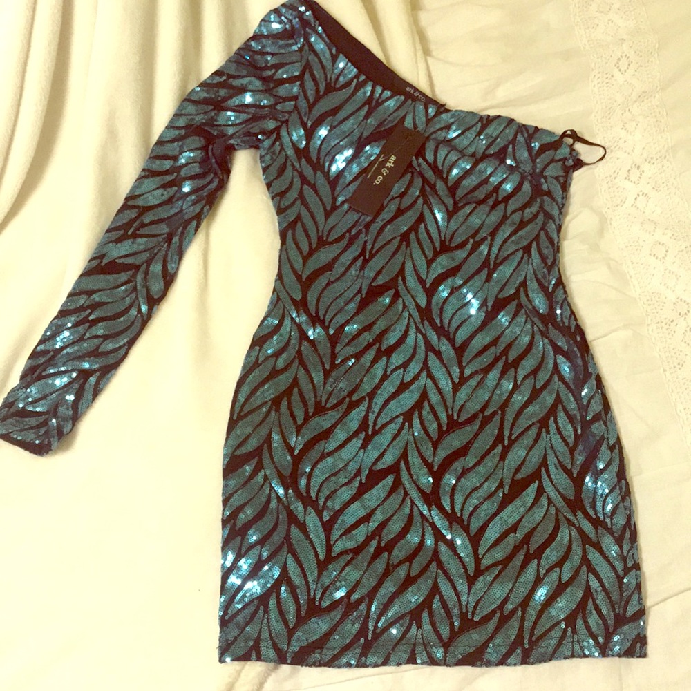 One Sleeve Sequins Dress